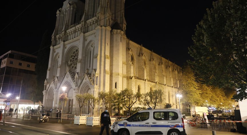 Кой и как радикализира част от населението на Франция