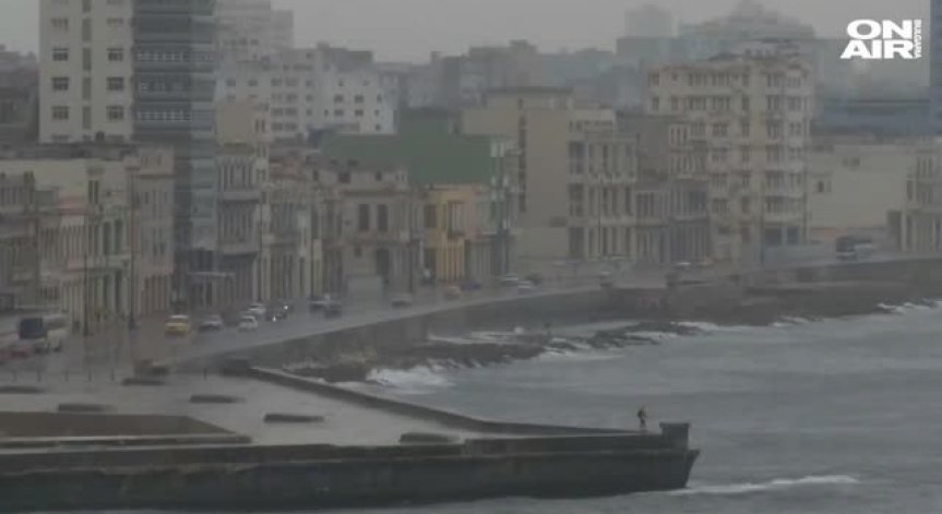 САЩ в очакване на поредния ураган, обявено е извънредно положение