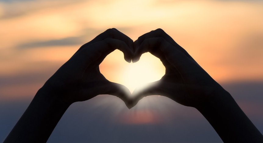 Любовен хороскоп за декември: Внимавайте в средата на месеца, ако сте във връзка