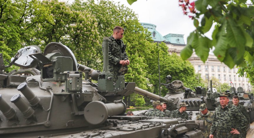 Оръжие, боеприпаси и 40% от дизела за ВСУ: В Русия гледат подозрително към България