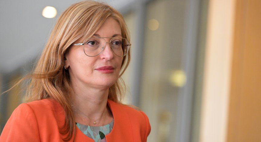 Българският кандидат за еврокомисар има 15 мин., за да направи своето обръщение.