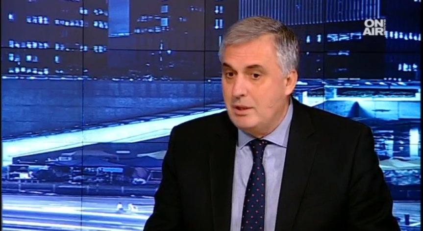 Валери Симеонов няма право на такова отношение, заяви Ивайло Калфин