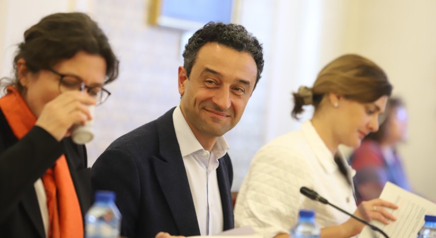 Лорер: Войната в Украйна не предизвика щети за българската икономика