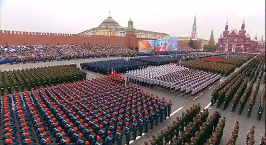 Зрелищен парад на Червения площад: Русия чества победата над нацистка Германия
