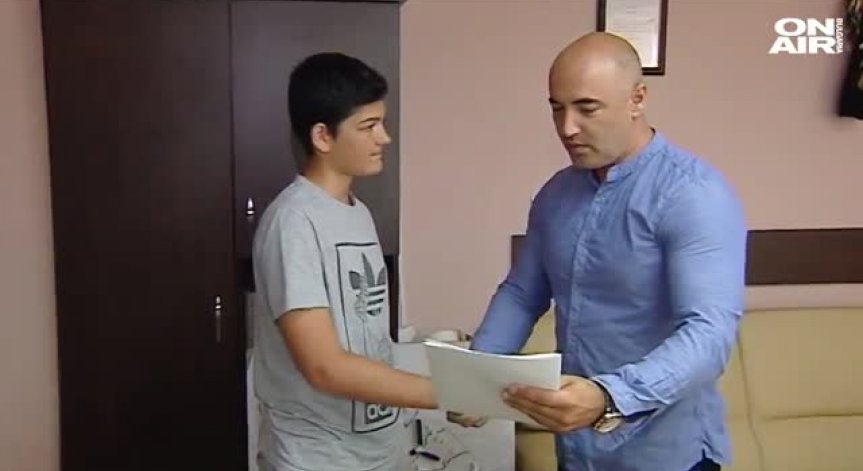 Пореден пример за доброта: Момче от Варна намери и върна 300 лева