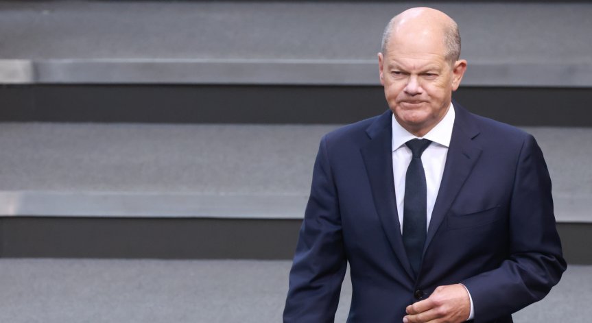 Шолц увери Бундестага: Германия няма да се съгласи на капитулация на Украйна