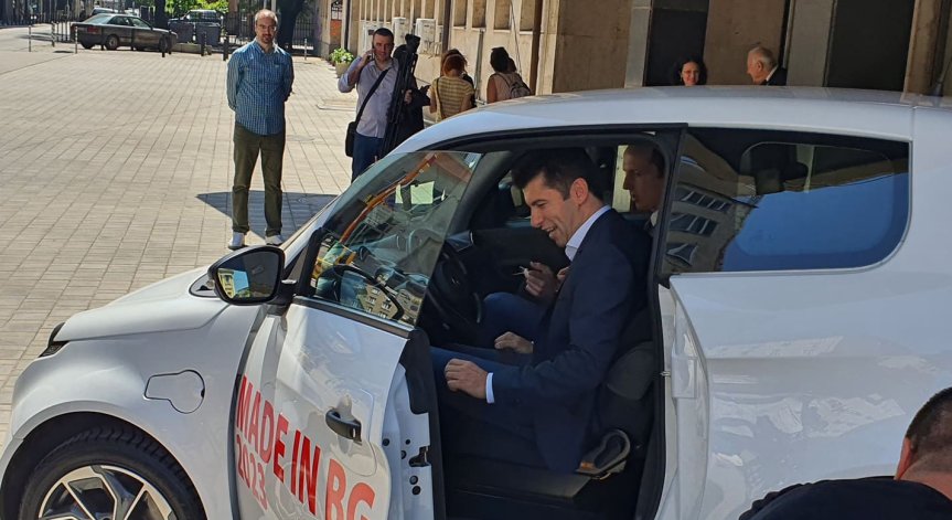 Подписите са сложени: В България ще има завод за електромобили