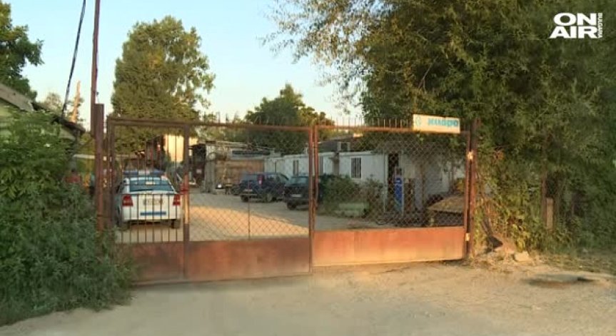 Клон се стовари върху майка с детска количка в Кърджали