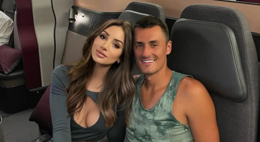 Преди Australian Open: Тенисист под карантина с порноактриса