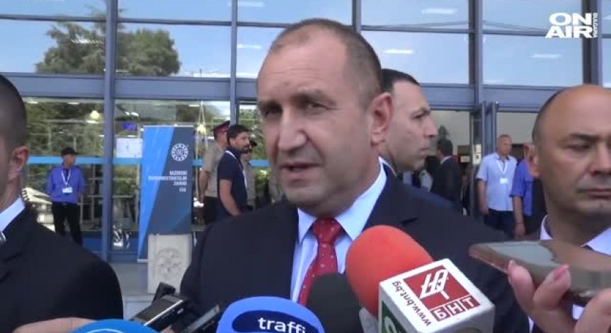 Радев: Няма война между институциите, а само напрежение
