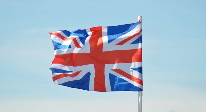 Британските партии се обединяват срещу Тереза Мей