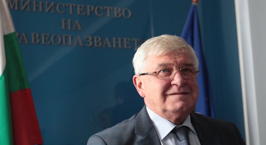 Ананиев забрани влизането на граждани от трети страни у нас