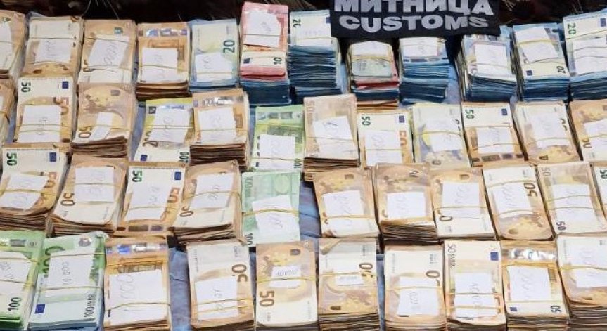Митничари хванаха недекларирана валута в размер на 700 000 евро