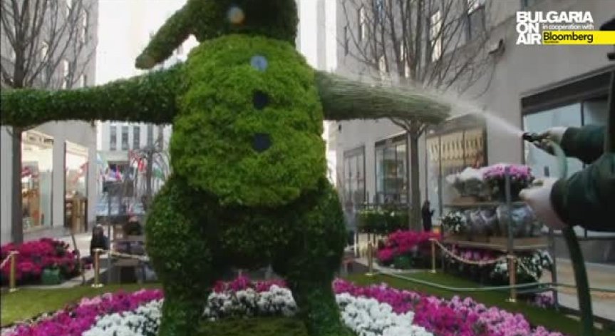 Гигантски заек на Пето авеню в Ню Йорк 