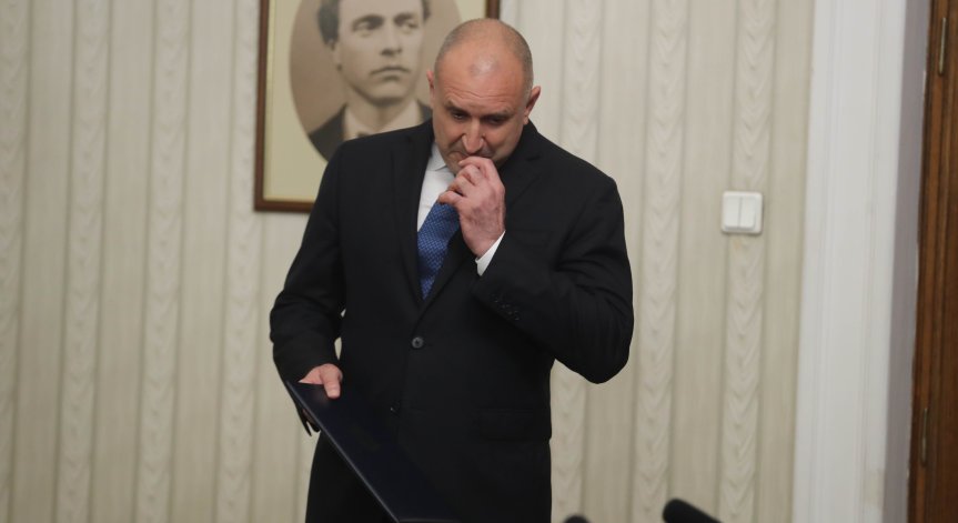 Румен Радев: Подайте ръка на възрастен човек