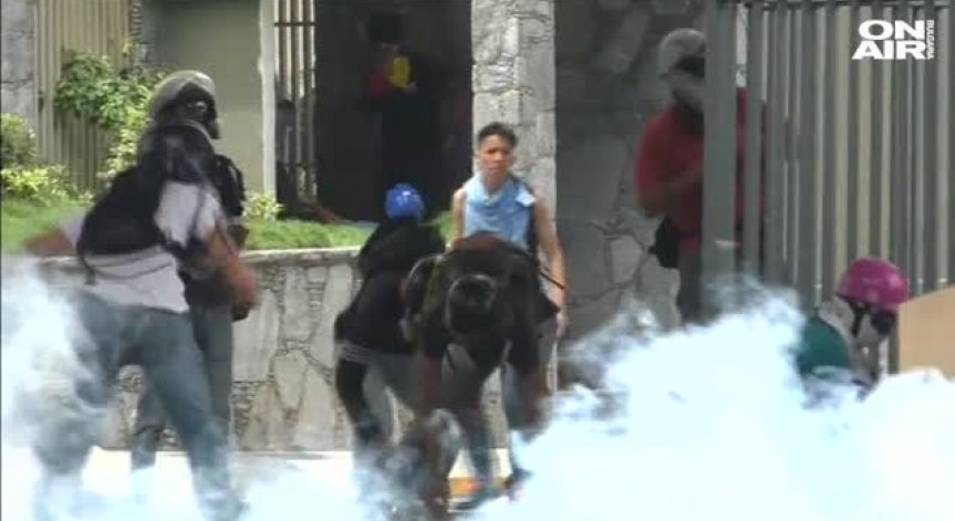 Нови протести и стотици пострадали във Венецуела