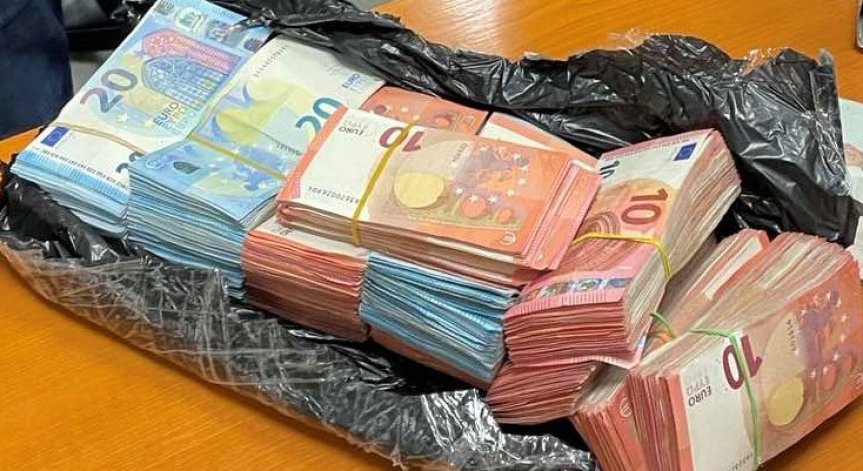 Митничари спипаха недекларирана валута за близо 95 000 лв. на 