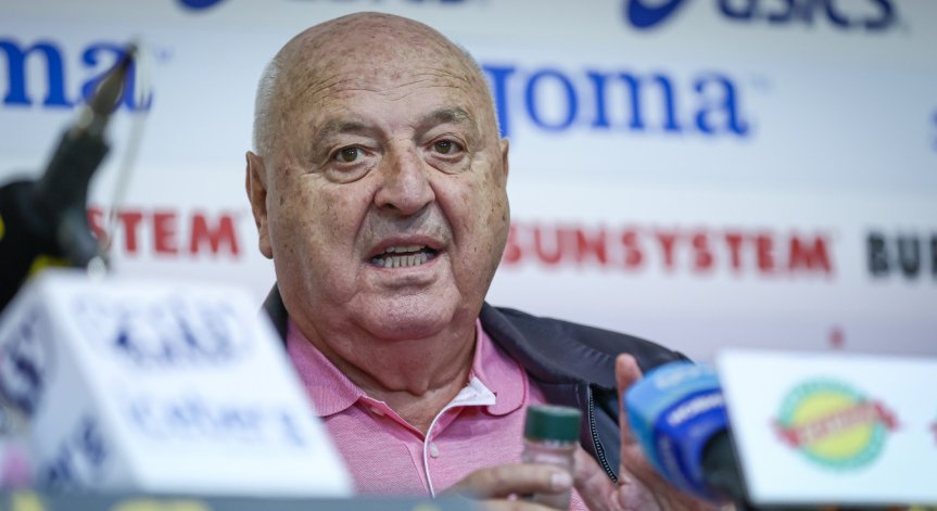 От думите му стана ясно, че има конфликт с треньора Златомир Загорчич.