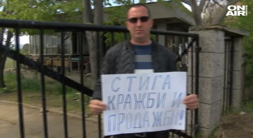 Черноморец на протест за продажбата на военните поделения на Червенка