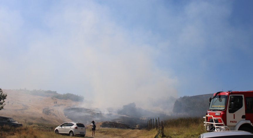 Доброволците да носят лопати.