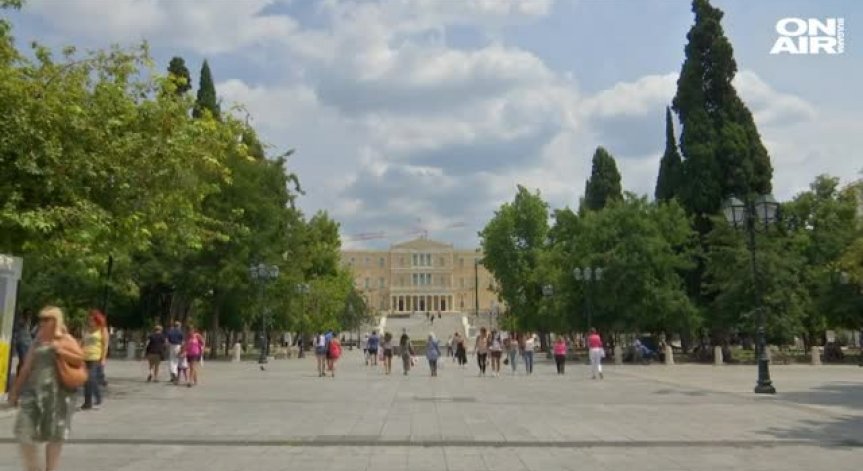 Исторически момент за Гърция: Страната излезе от последната си спасителна програма