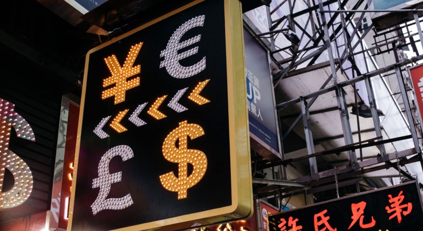 Паундът се срина до най-ниското си ниво от 1971 г., еврото достигна нов 20-годишен спад