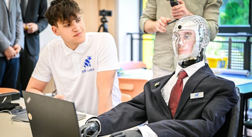 AI се използва активно от 95% от учениците в България