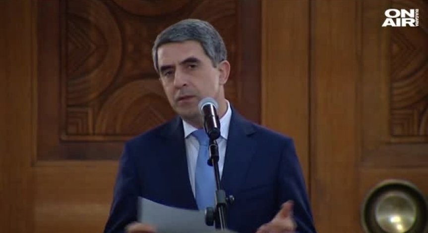 Президентът: Махането на визите за украинци е спешна стъпка