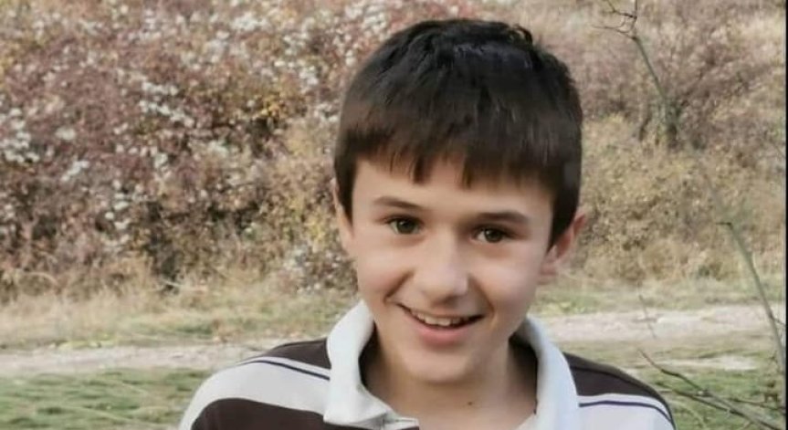 Седми ден в неизвестност! Все повече доброволци негодуват срещу бащата на Александър