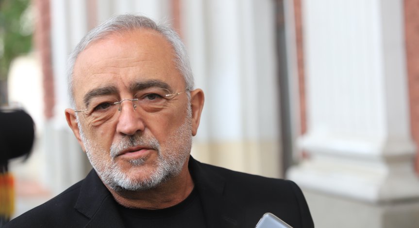 Донкин поиска оставката на министъра на културата заради конкурса за Народния театър