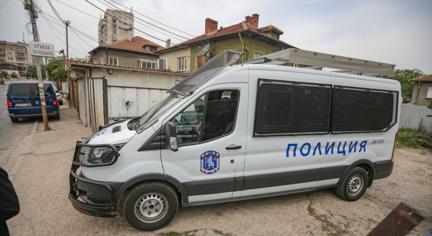 38-годишен мъж заплашва родителите си, че ще ги запали, убие и зарови
