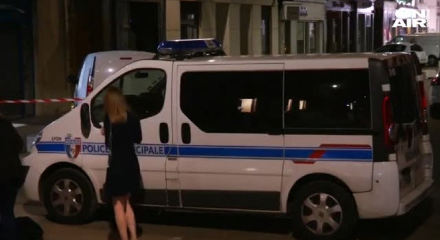 Арестуваха двама за бомбената атака в Лион, единият е студент