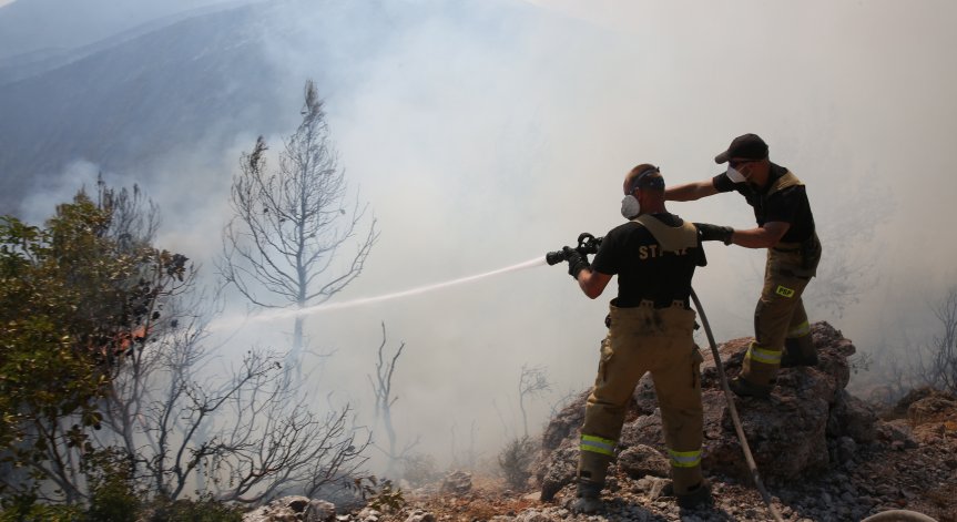 Огненото бедствие в Гърция не стихва, нов пожар избухна край Мармари
