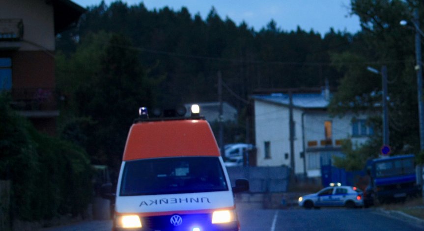 2-годишно момченце падна от кола по време на движение