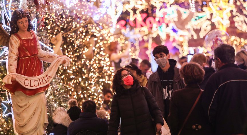 Задължителни маски и строг контрол заради Ковид-19, гърците масово се тестват преди НГ