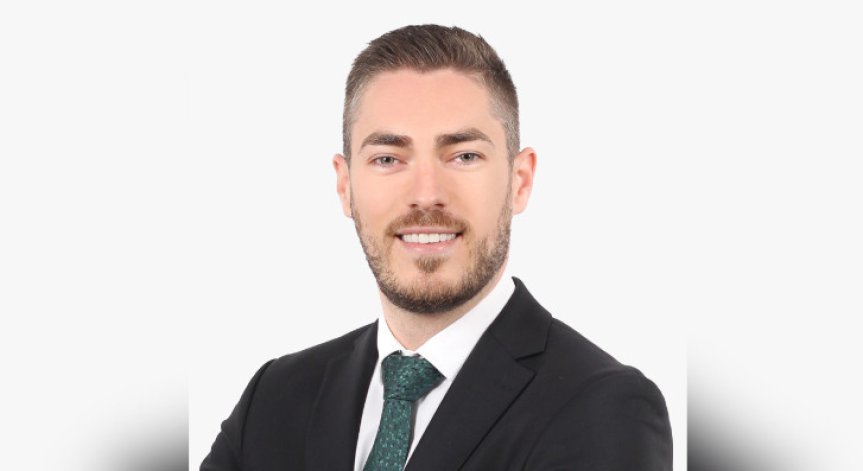 Той влиза на мястото на Кирил Петков.