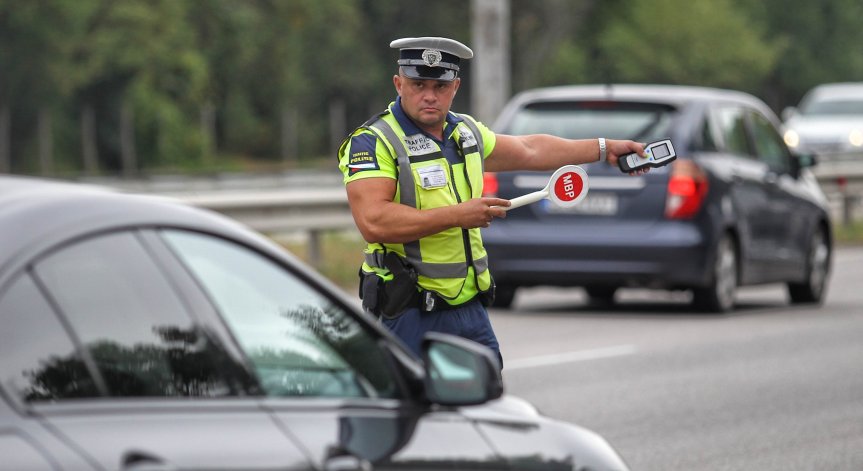 Извършен е контрол на 17 509 водачи и пътници.