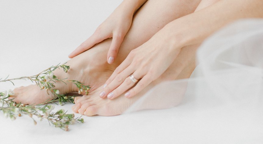 Ето как да се справим с напуканите пети през лятото