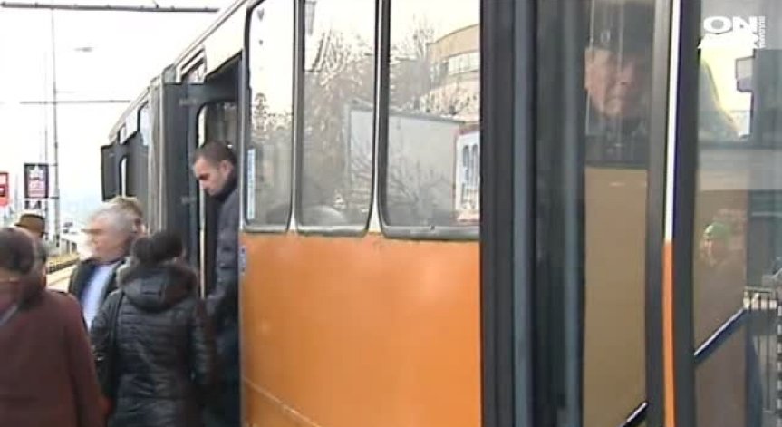 Закон задължава хората да се къпят преди влизане в автобус ? 