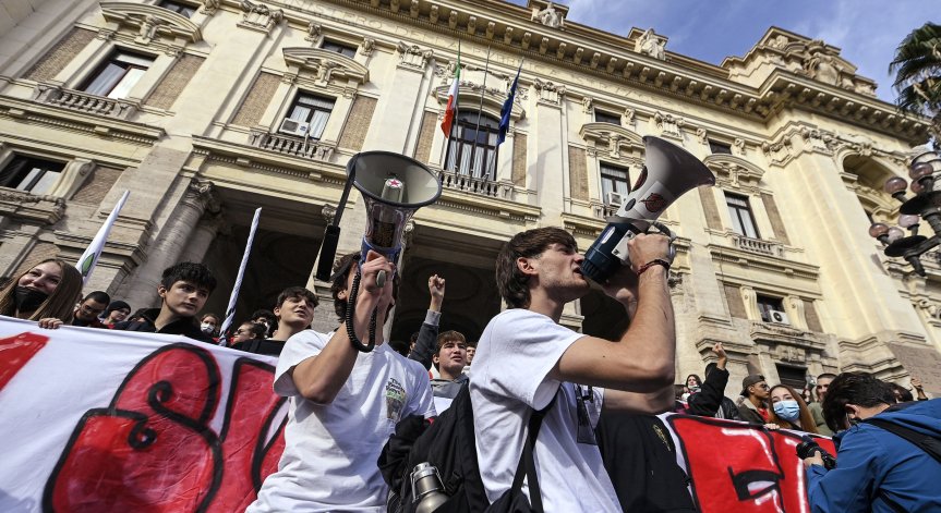 Екоактивисти блокираха движението в Рим преди срещата на върха на Г-20