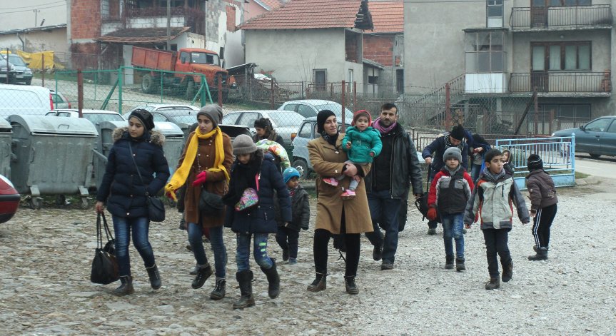 Задържаха трафикант на 48 сирийци в Сърбия, прехвърлени от България