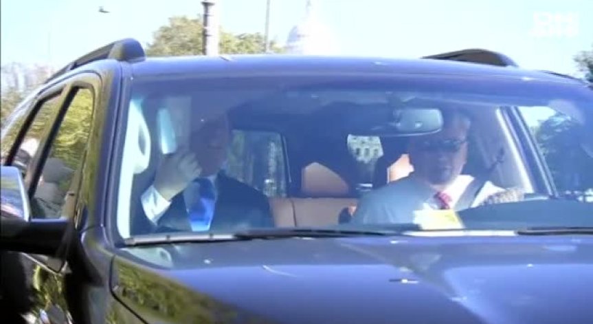 Съветници на Тръмп обвинени в пране на пари