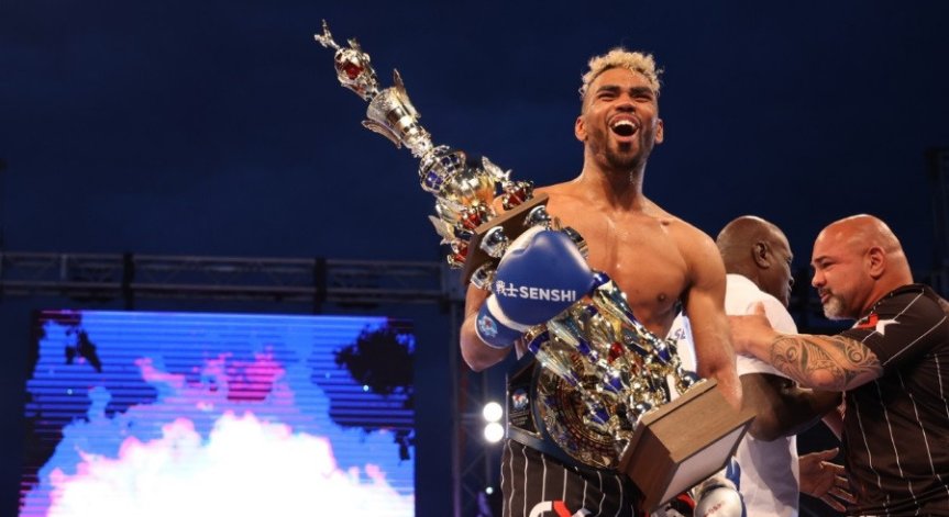 Зрелищната битка на Доминик Берецки и Дани Траоре затрудни съдиите