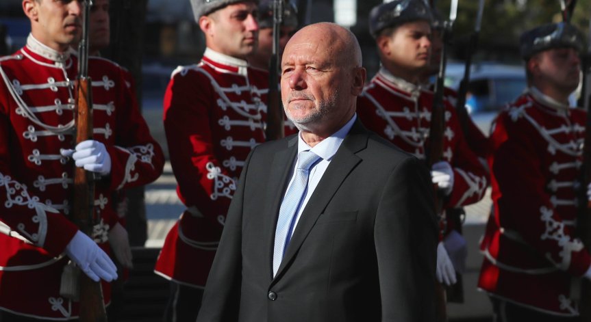 Тагарев не се интересува от ротацията, а да довърши задачите си