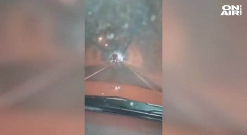 В пълно нарушение: ТИР изпреварва няколко коли в тунела по пътя Кричим–Девин