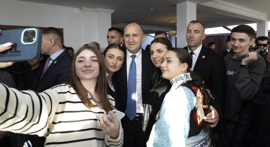 Радев в Косово: Правото на свободно самоопределяне е основен принцип