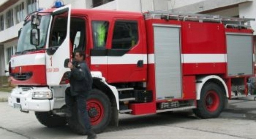 Пожар избухна в цех за пластмаса в Средец