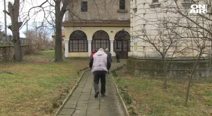 160-годишна църква в Русенско се руши