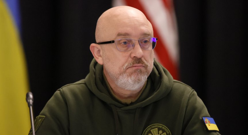 Кадрови промени: Какво накара Зеленски да смени министъра на отбраната