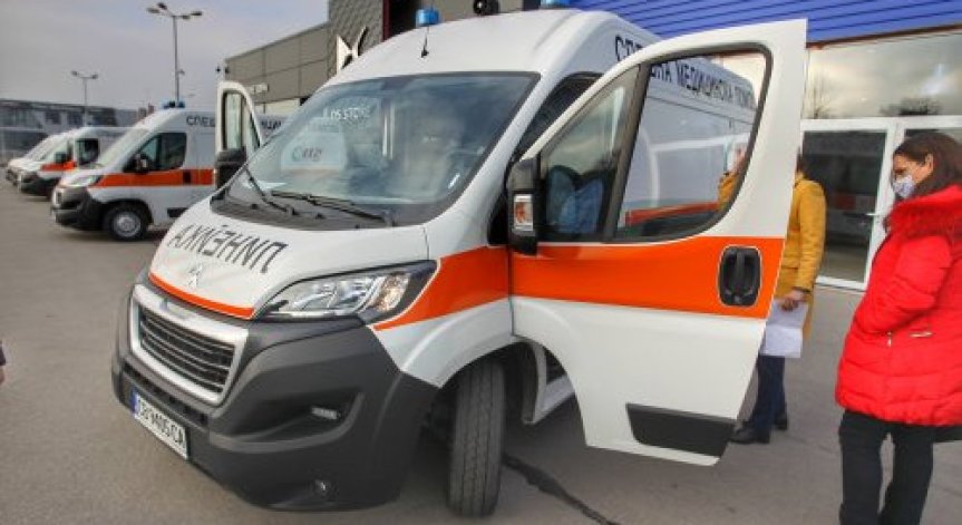 Бус блъсна трима работници на пътя Монтана-Враца, един е загинал